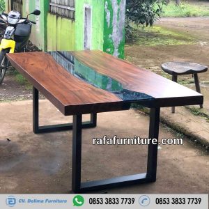 Model Meja Kayu Solid Besar River Kaca Biru