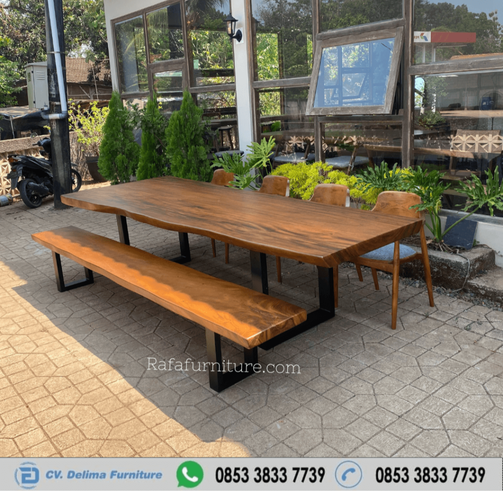 Gambar Meja Makan Kayu Solid Dengan Kecantikan dan Kekuatan dalam Satu Desain