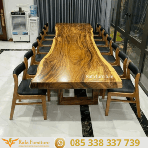 Meja Kayu Solid Utuh Trembesi Live Edge