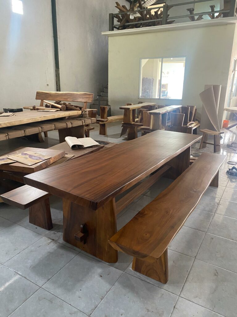Meja Kayu Solid Terbaik